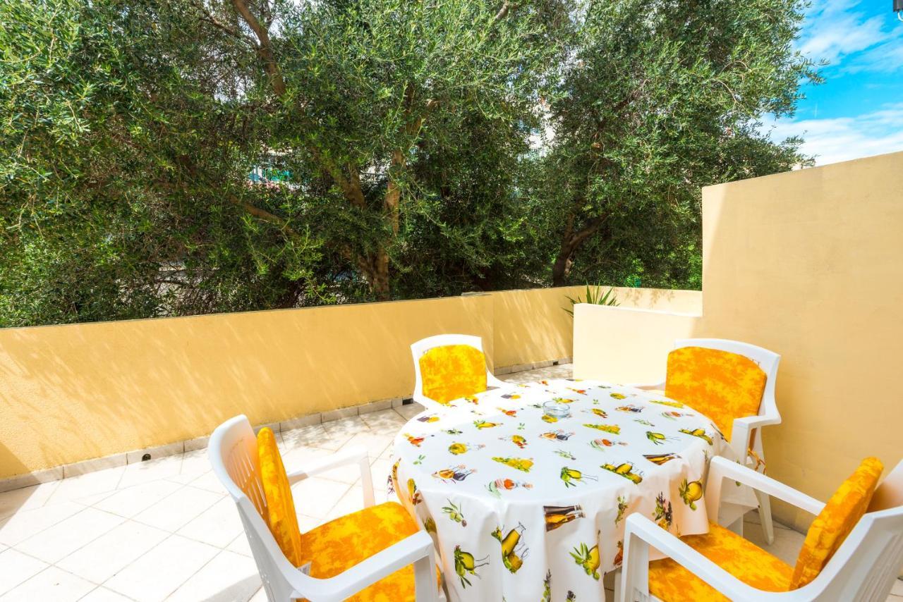 Apartment 2 Bdrm *
