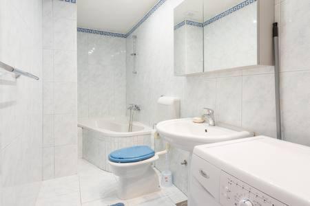 2 Bdrm Apartment *